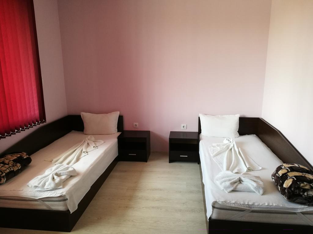 Guest House Karaulanov Elhovo  Luaran gambar