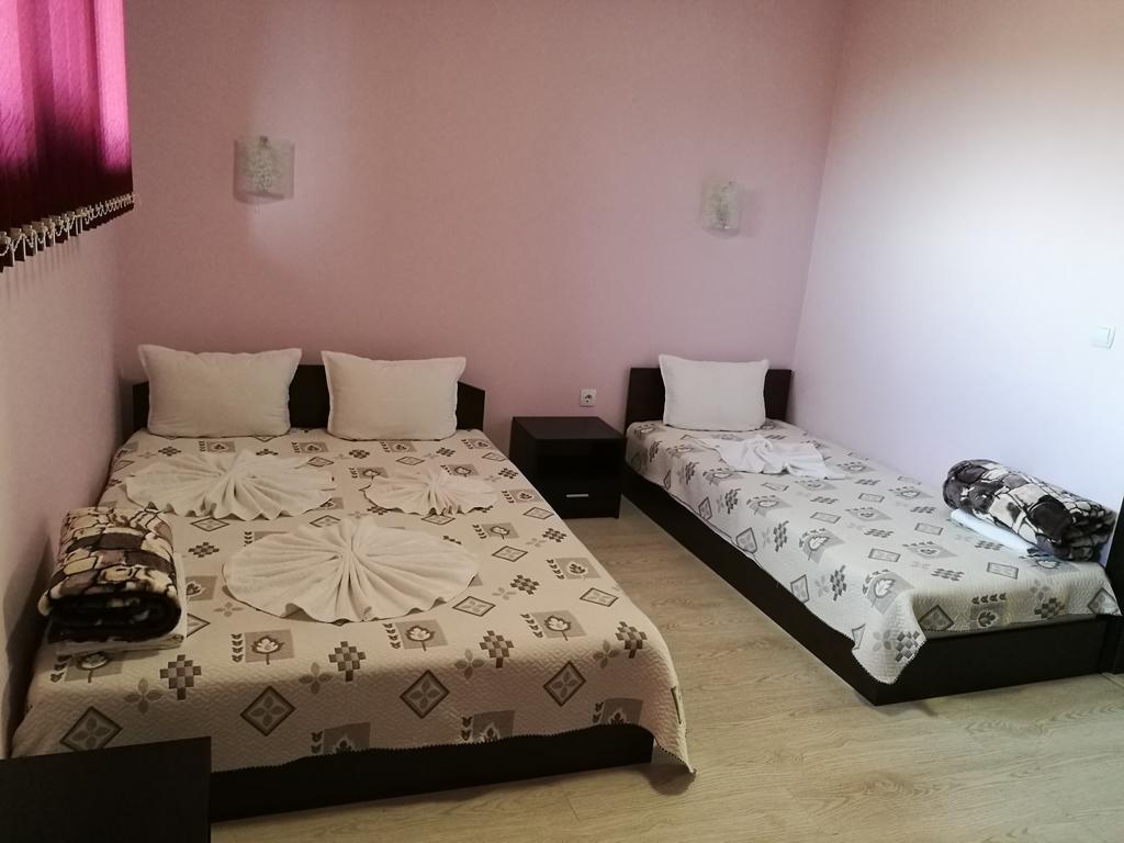 Guest House Karaulanov Elhovo  Luaran gambar